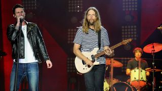 Die Band Marron 5 auf der Bühne (Foto: imago/Fotoarena)