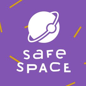 Das Safespace-Logo in weiß auf einem lilanen Hintergrund. Das Logo erinnert an den Planeten Saturn. Darunter der Schriftzug "Safe" "Space" auf jeweils eine Zeile aufgeteilt. | Quelle: rbb