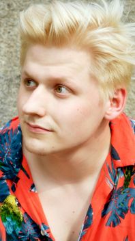 Podcaster und Satiriker El Hotzo (Quelle: Noel Richter)