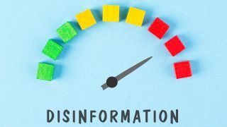 Eine Anzeige für Desinformation ist im roten Bereich. (Quelle: IMAGO | Zoonar)