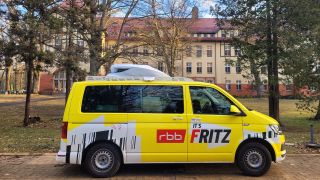 Josi besucht mit dem FritzBus die Beelitzer Krankenpflege. (Quelle: Fritz)