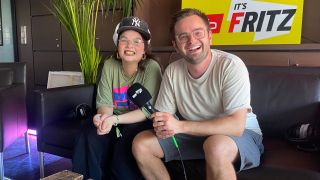 Lola Young mit Fritze Daniel Claus (Quelle: Fritz)