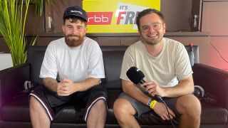 Sam Tompkins mit Fritze Daniel Claus (Quelle: Fritz)