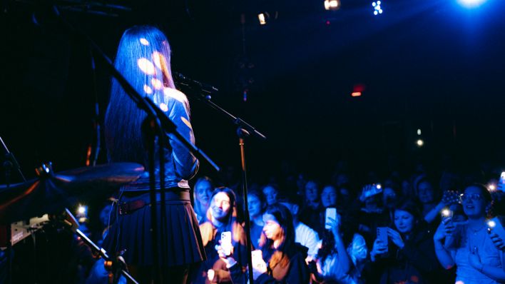 Ana Kohler live bei den FritzSessions April 2025 (Quelle: Alexandra Layer)