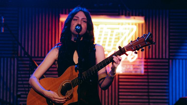 Matilda Mann live bei den FritzSessions April 2025 (Quelle: Alexandra Layer)
