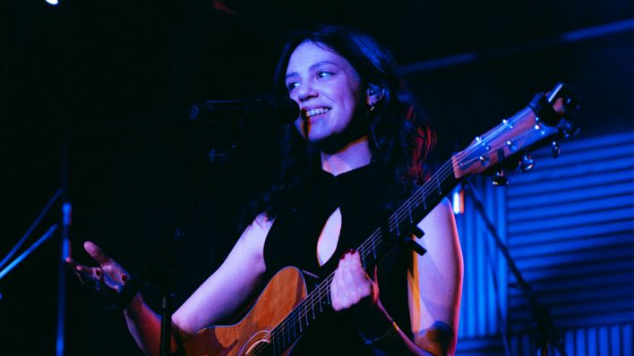 Matilda Mann live bei den FritzSessions April 2025 (Quelle: Alexandra Layer)