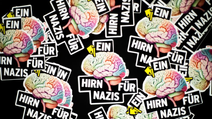 Sticker "Ein Hirn für Nazis" (Quelle: Fritz)